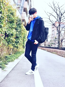 人気の日本の髪型 ロイヤリティフリー青 パーカー メンズ コーデ