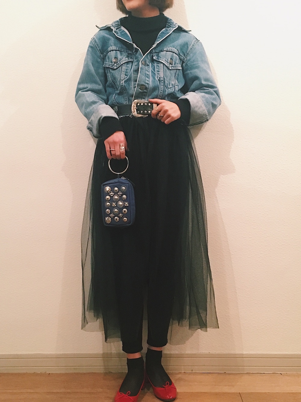 「春コーデ、レペット、repetto、チュールスカート、ジージャン、TOGA」｜「jouetieのアイテム（デニムジャケット、ブルー系）」を使った、長澤メイさん（レディース・161cm）の冬コーディネートの1枚目の写真