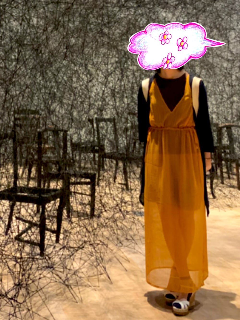 「GINZA Kanematsuのアイテム（サンダル、ホワイト系）」を使った、miさん（レディース・157cm）の秋コーディネートの1枚目の写真