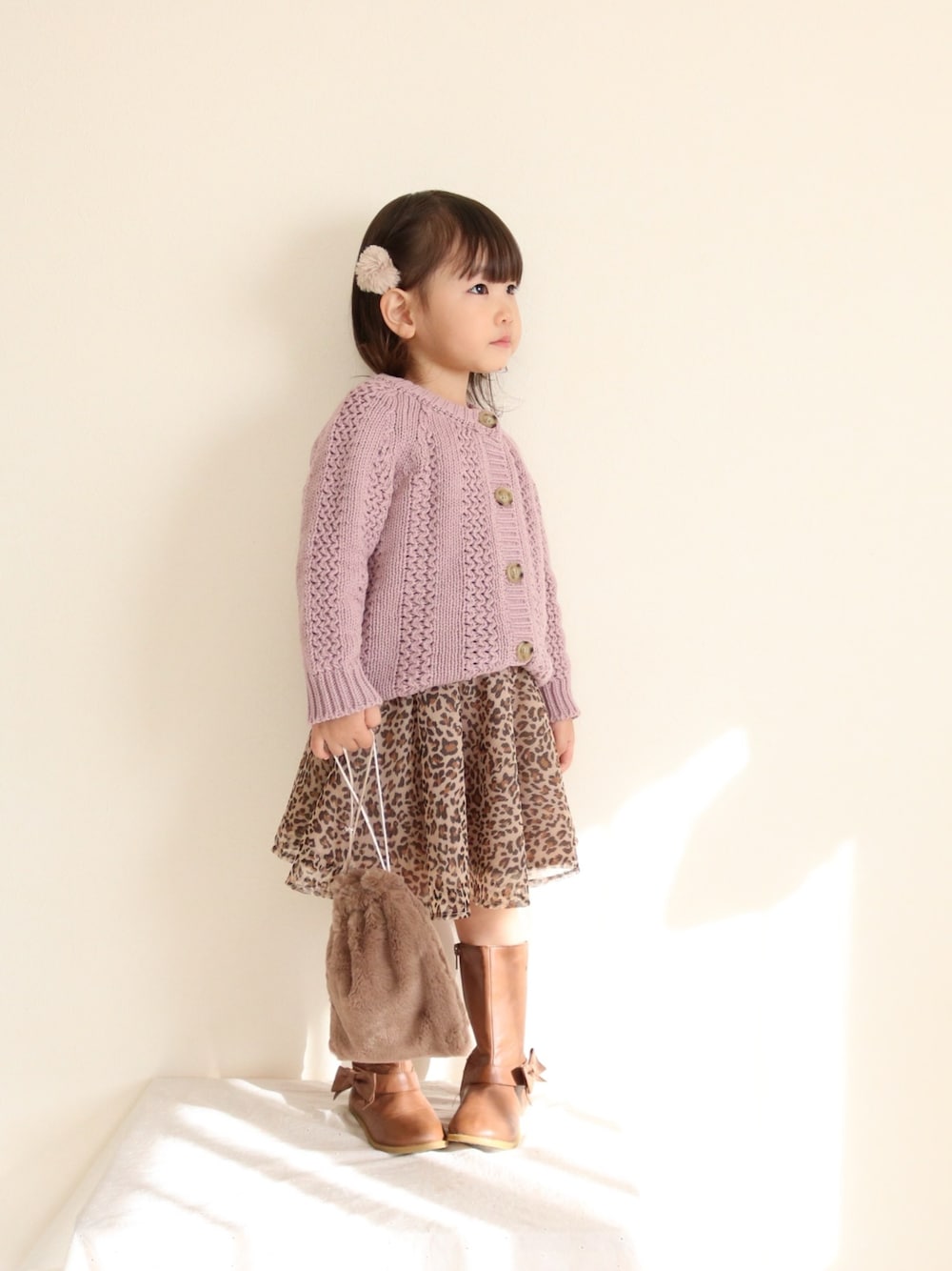 「秋冬コーデ、秋コーデ、おしゃれさんと繋がりたい、kids、女の子コーデ、キッズコーデ、キッズファッション、おんなのこ、お洒落さんとつながりたい、プチプラ」｜「韓国子供服のアイテム（カーディガン/ボレロ、ピンク系）」を使った、yukiさん（キッズ・100cm）の秋コーディネートの1枚目の写真