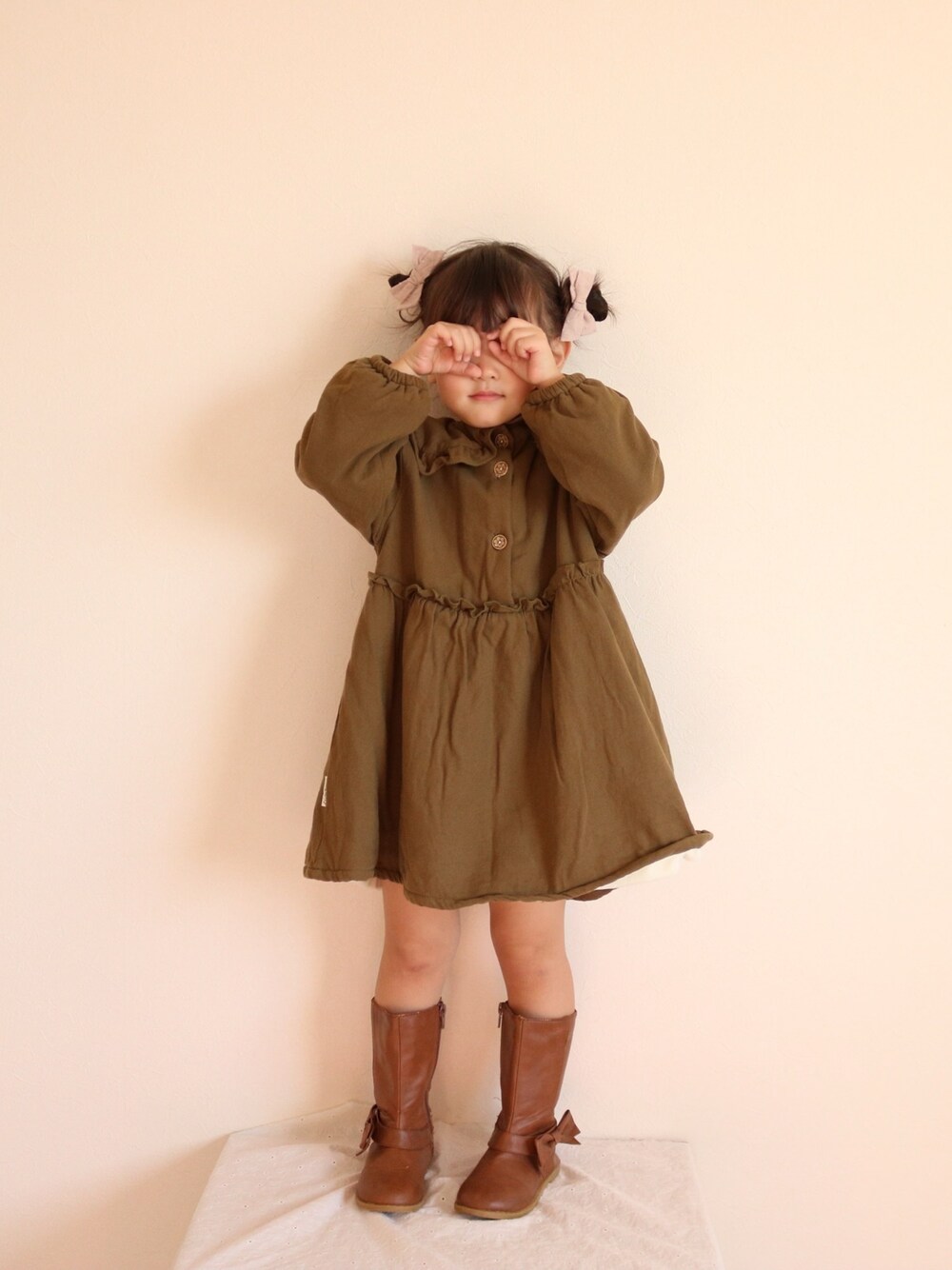 「キッズコーデ、女の子、キッズファッション、キッズ、kids、3歳、プチプラ、おしゃれさんと繋がりたい、プチプラコーデ、韓国子供服」｜「韓国子供服のアイテム（ワンピース/ドレス、グリーン系）」を使った、yukiさん（キッズ・100cm）の春コーディネートの1枚目の写真