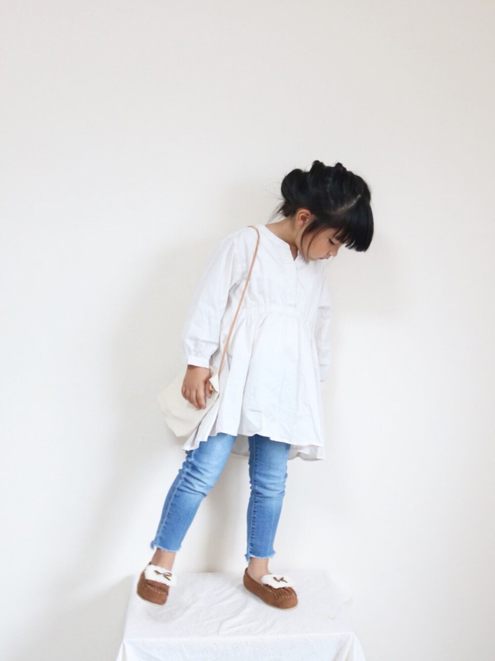 「秋のマイ旬スタイル、キッズコーデ、女の子コーデ、キッズファッション、キッズ、おんなのこ、5歳、おしゃれさんと繋がりたい、petitmain、kids」｜「petit mainのアイテム（トップス、ホワイト系）」を使った、yukiさん（キッズ・120cm）の秋コーディネートの1枚目の写真