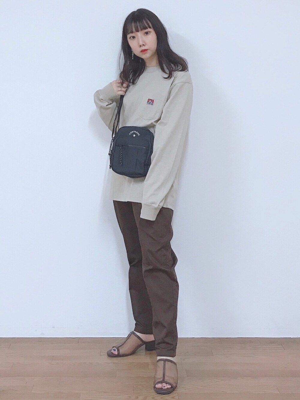 「いいね、save、フォローお願いします🤑、低身長、converse、ベンデイビス、WEGO、プチプラ、秋先取りコーデ」｜「BEN DAVISのWEGO/BEN DAVISポケットロンT（Tシャツ/カットソー、ベージュ系）」を使った、じんももさん（レディース・152cm）の夏コーディネートの1枚目の写真
