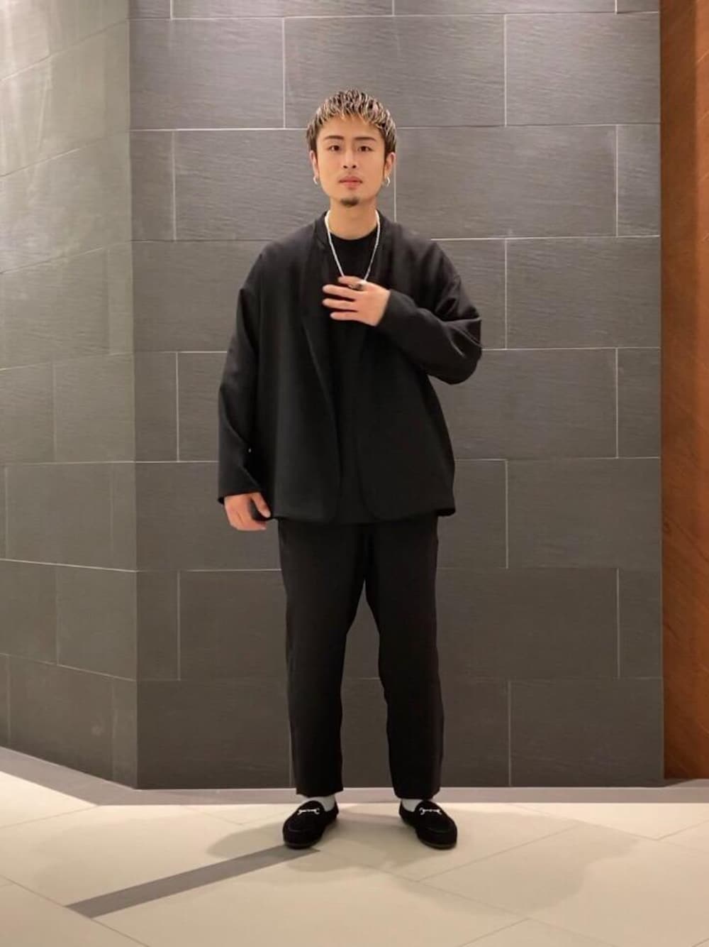 UNITED ARROWS & SONSのノーカラージャケットを使った人気ファッション