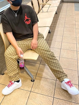 「GUCCI（グッチ）のアイテム（パンツ、ベージュ系）」を使った、DoN☆omさん（メンズ・165cm）の冬コーディネート