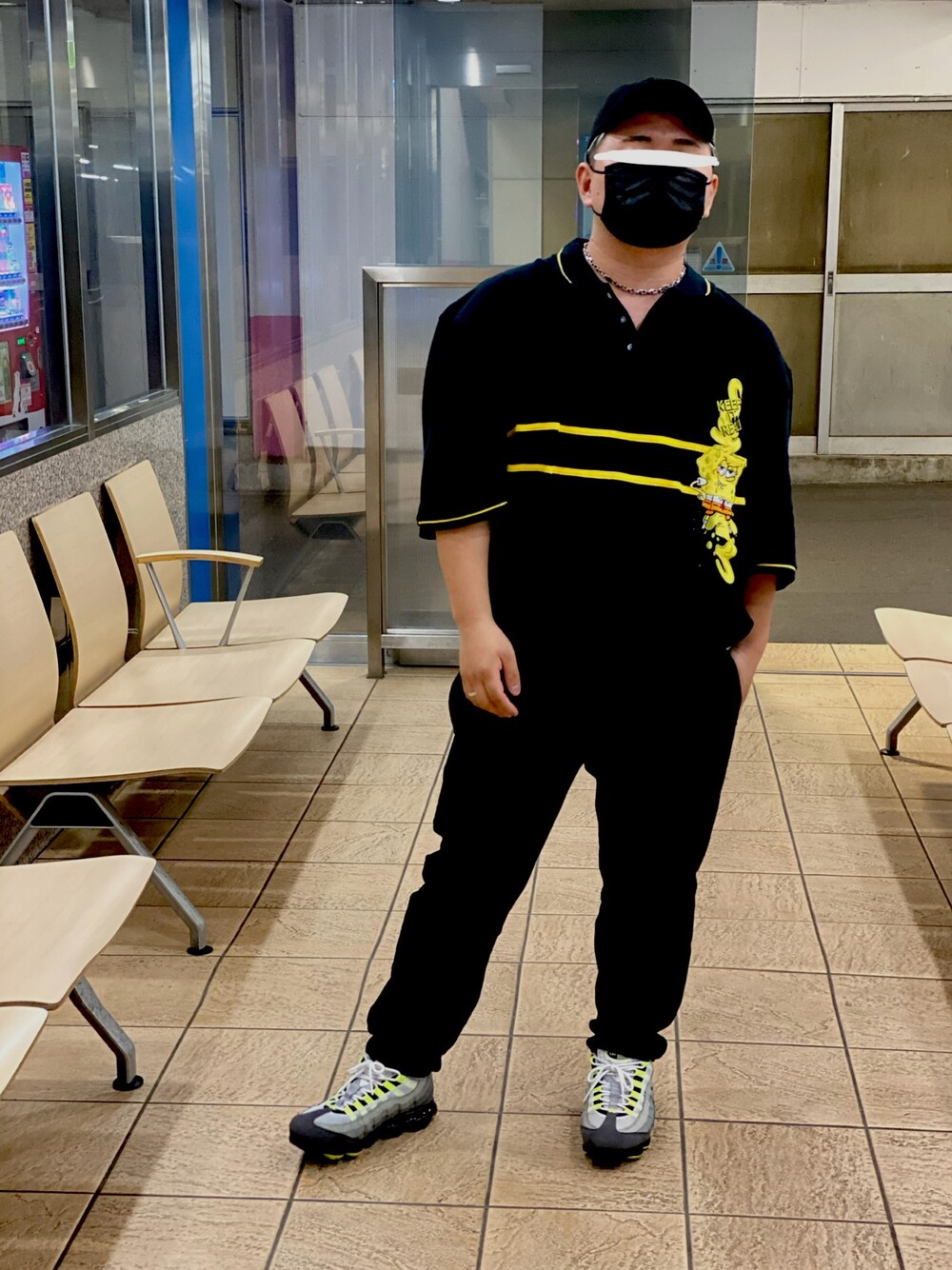 「スポンジボブ、古着、低身長、ストリートMIX、NIKE、原宿、ポロシャツ、黒、エアマックス」｜「スポンジボブのアイテム（Tシャツ/カットソー、ブラック系）」を使った、DoN☆omさん（メンズ・165cm）の春コーディネートの1枚目の写真