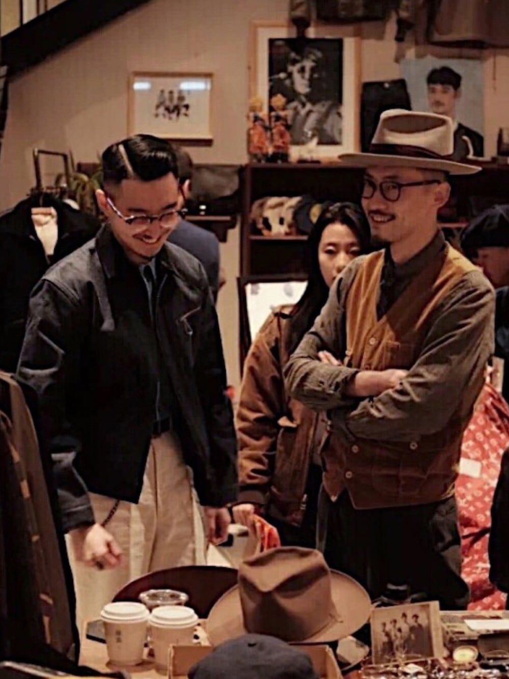 「timewornclothing、atlast&co、butcherproducts、vintage」｜「At Last&Coのアイテム（メガネ、レッド系）」を使った、吉柯龙啊さん（メンズ・182cm）の冬コーディネートの1枚目の写真