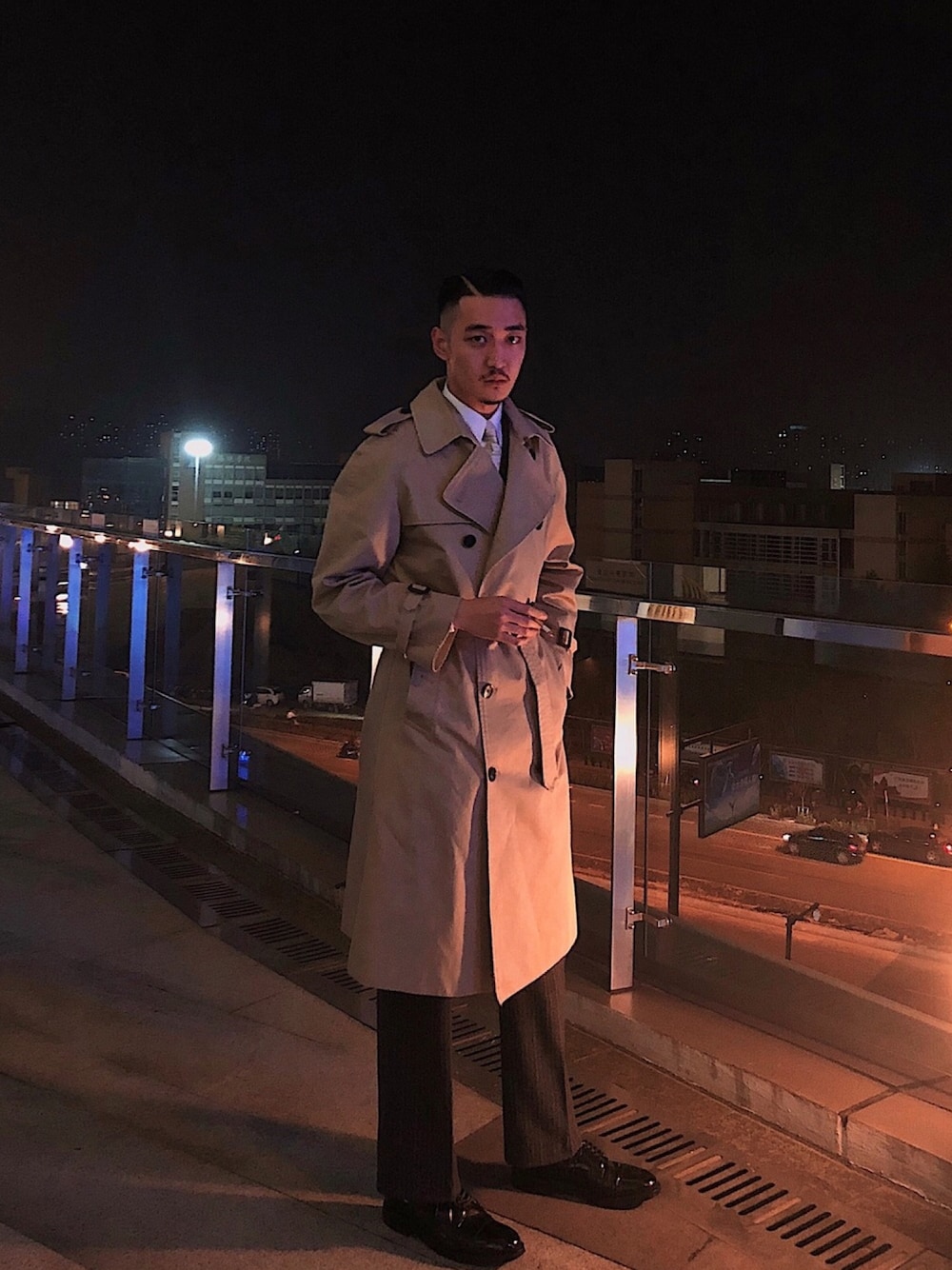 「vintage、ALDEN」｜「VINTAGEのアイテム（ネクタイ、ベージュ系）」を使った、吉柯龙啊さん（メンズ・182cm）の冬コーディネートの1枚目の写真
