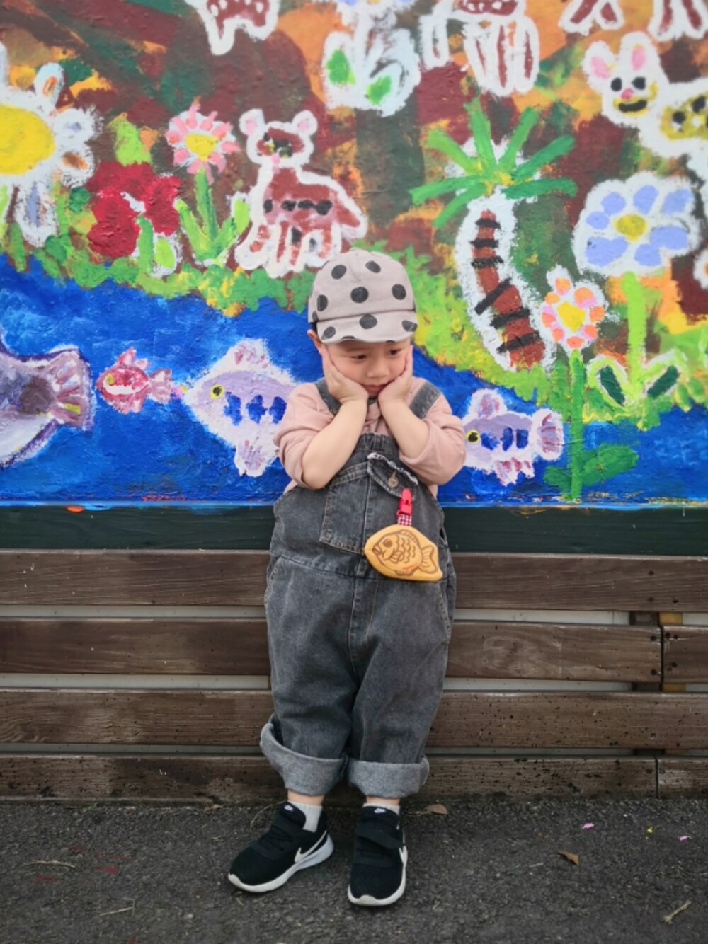 「韓国子供服、手作り、子供服」｜「Minibonbonのアイテム（サロペット/オーバーオール、ブラック系）」を使った、mouさん（キッズ・90cm）の春コーディネートの1枚目の写真
