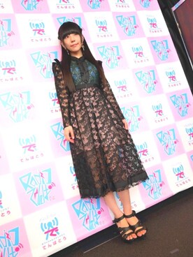 「緑」｜「アイテム（サンダル）」を使った、相沢梨紗さん（レディース・159cm）の秋コーディネート