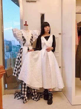 「タータンチェック」｜「アイテム（ジャンパースカート）」を使った、相沢梨紗さん（レディース・159cm）の秋コーディネート