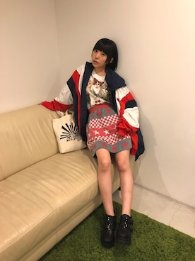 「ネコ」｜「アイテム（ナイロンジャケット）」を使った、相沢梨紗さん（レディース・159cm）の秋コーディネート