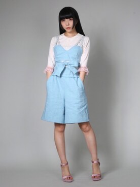 「アイテム（チューブトップ、ブルー系）」を使った、相沢梨紗さん（レディース・159cm）の秋コーディネート