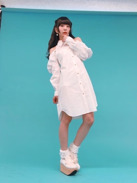 「オープンショルダー」｜「アイテム（シャツワンピース）」を使った、相沢梨紗さん（レディース・159cm）の春コーディネート