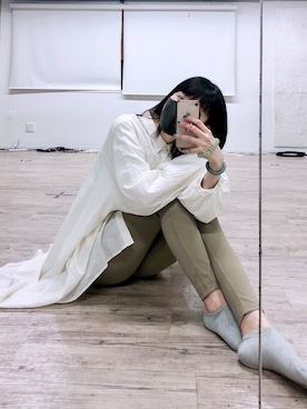 「アースカラー」｜「アイテム（ルームウェア）」を使った、相沢梨紗さん（レディース・159cm）の春コーディネート