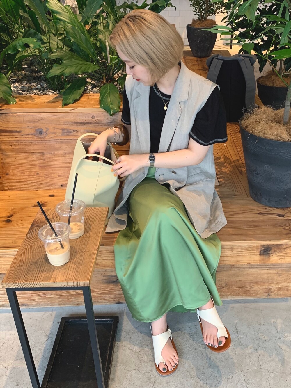 「JEANASISのアソートサテンロングスカート/876110（スカート、グリーン系）」を使った、mmtaro10さん（レディース・155cm）の夏コーディネートの1枚目の写真