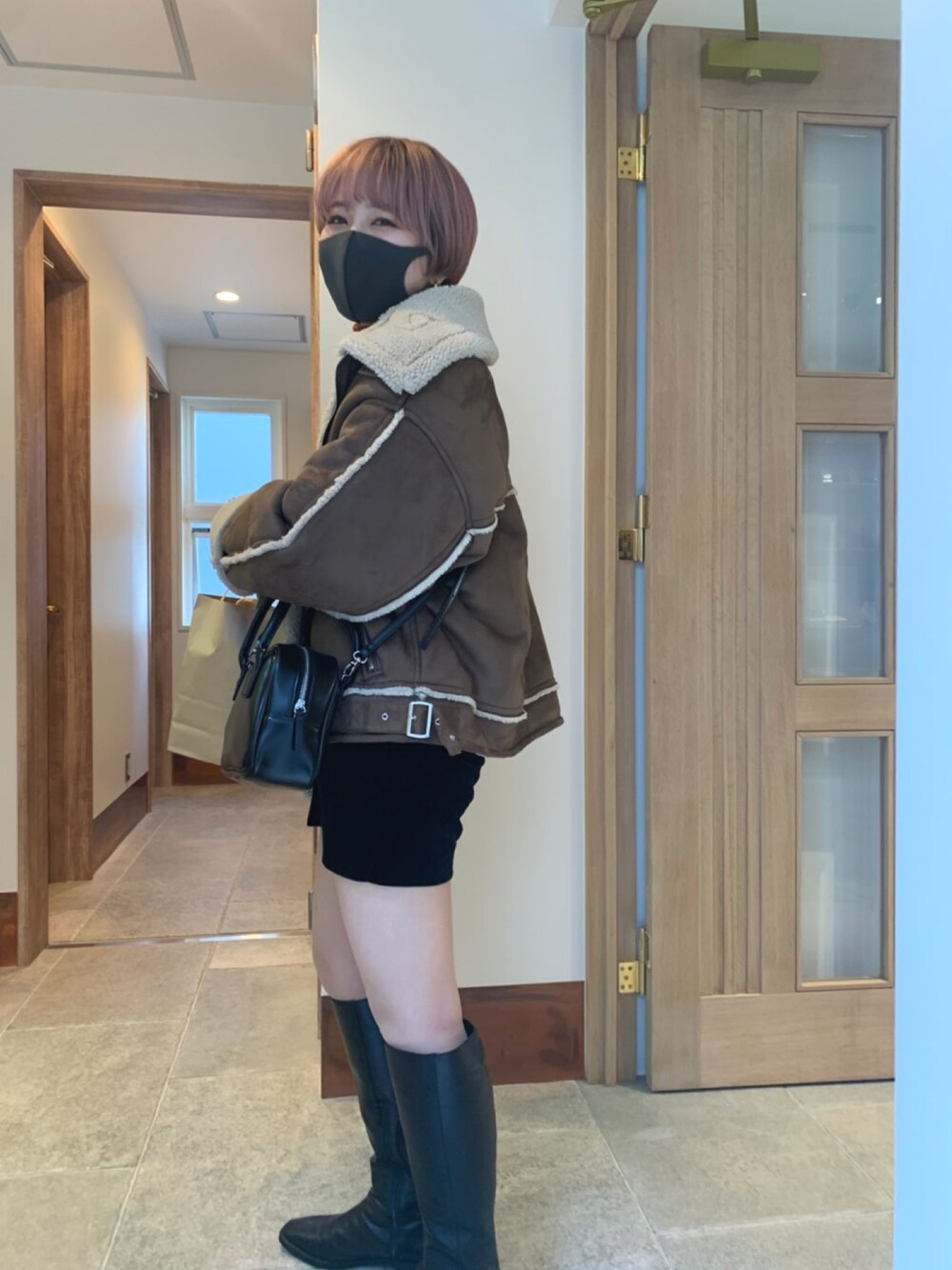 「JEANASISのB-3ボアジャケット/859268（ブルゾン、ブラウン系）」を使った、mmtaro10さん（レディース・155cm）の冬コーディネートの1枚目の写真
