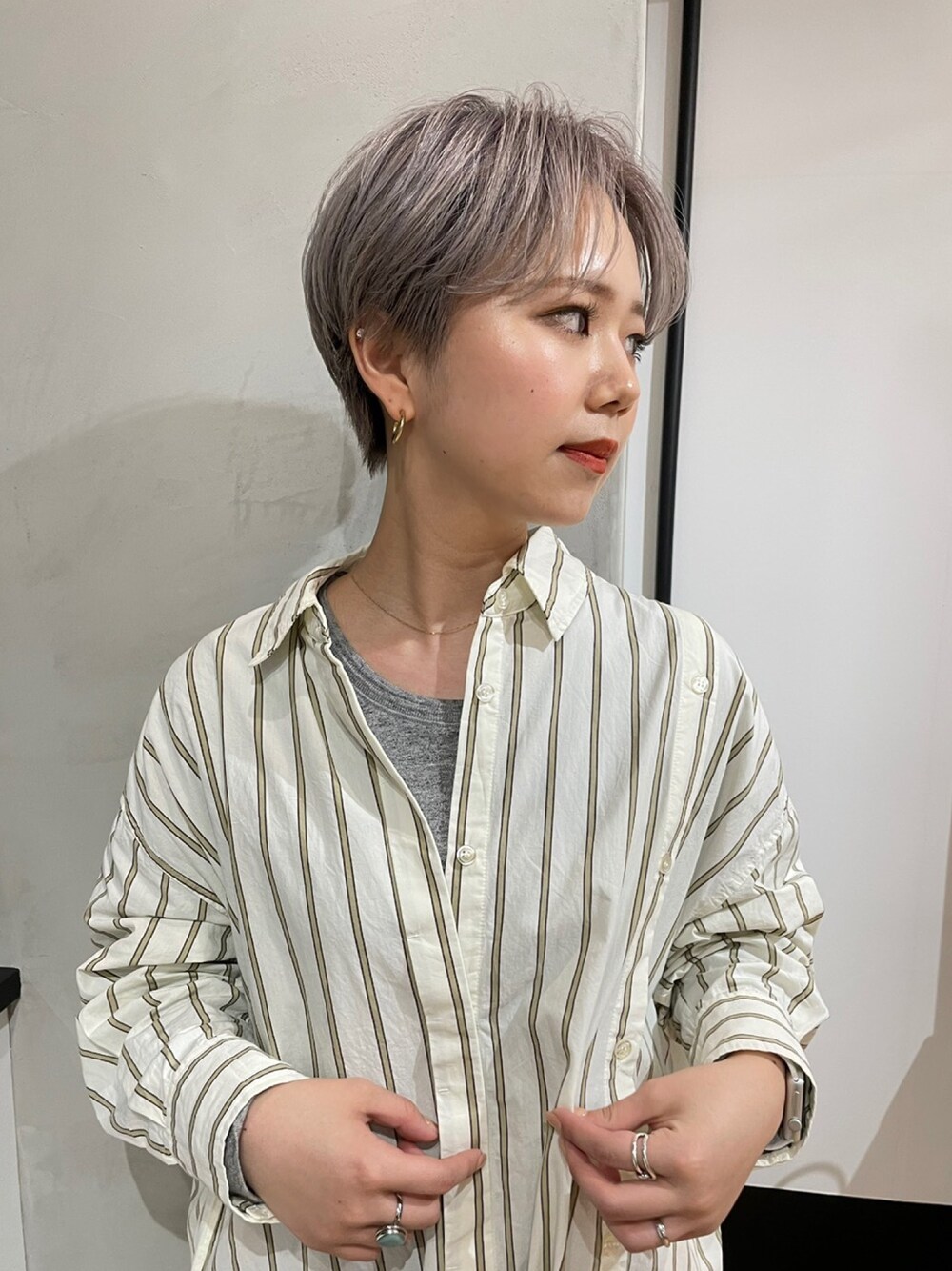 「Ray BEAMSのアイテム（シャツワンピース、イエロー系）」を使った、mmtaro10さん（レディース・155cm）の冬コーディネートの1枚目の写真