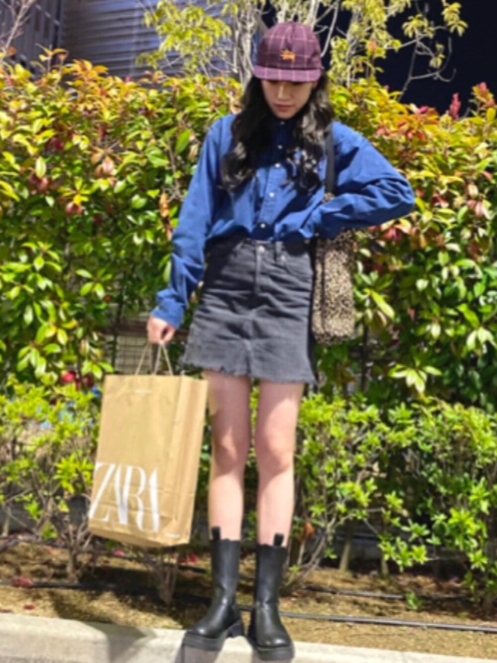 「stussy、キャップ、ZARA、購入品、古着」｜「STUSSYのWindow Pane Cap（キャップ、レッド系）」を使った、小鳥さん（レディース・171cm）の春コーディネートの1枚目の写真
