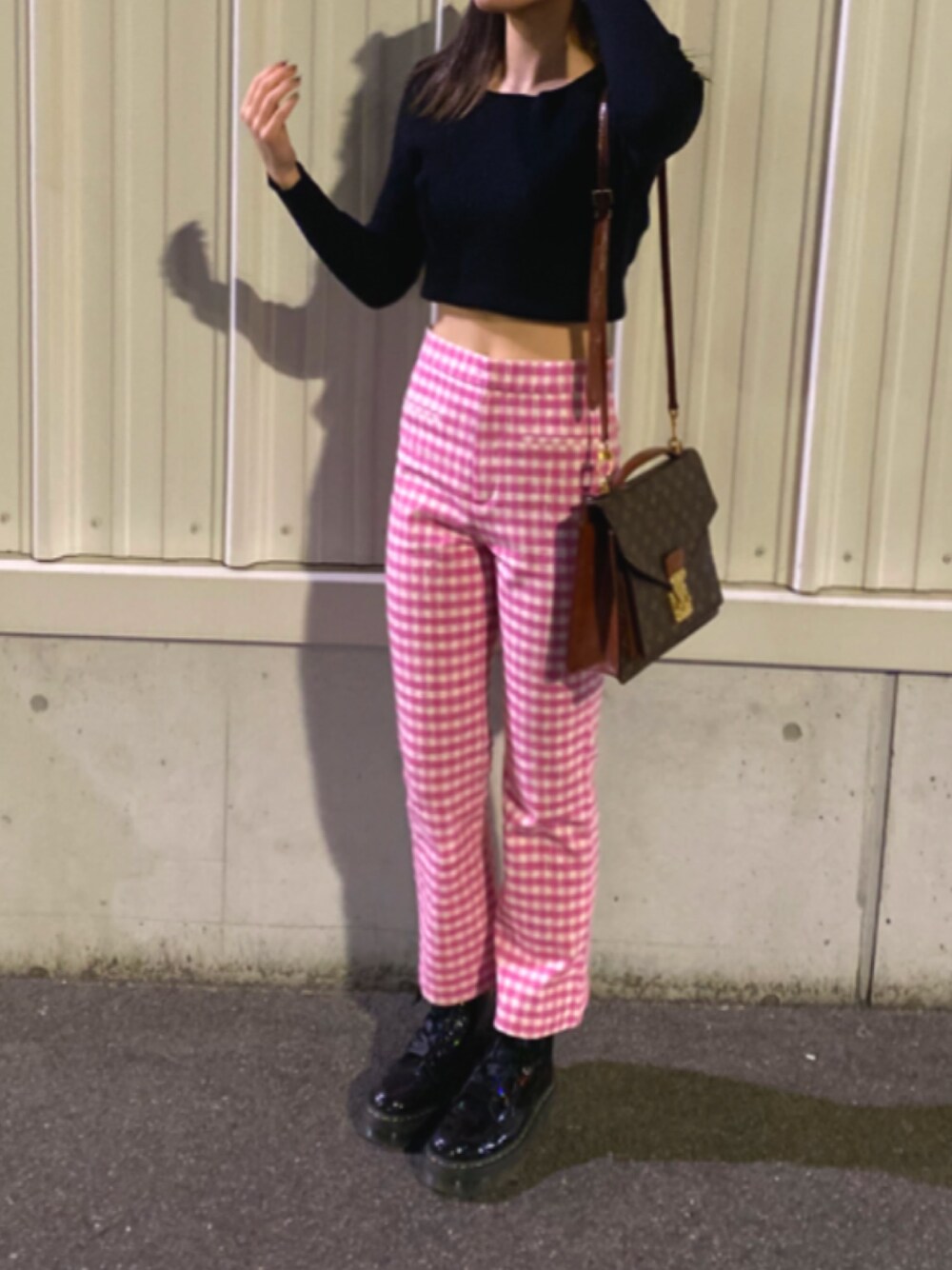 「ZARAのアイテム（パンツ、ピンク系）」を使った、小鳥さん（レディース・171cm）の春コーディネートの1枚目の写真