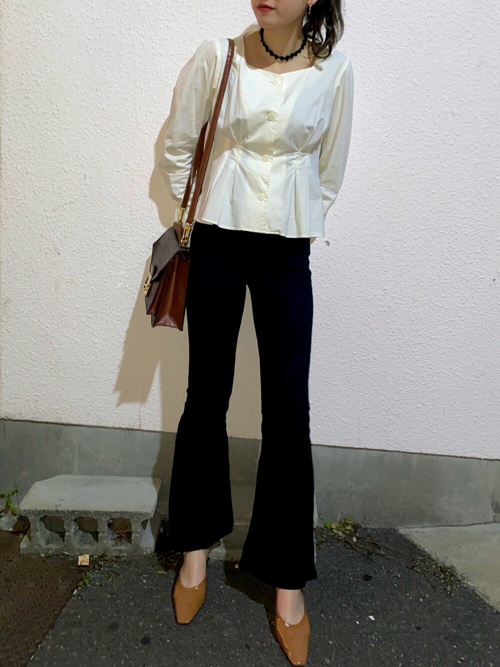 「SLY、ZARA、belshka、ポニーテール」｜「SLYのSQUARE NECK TUCK シャツ（シャツ/ブラウス、ホワイト系）」を使った、小鳥さん（レディース・171cm）の春コーディネートの1枚目の写真