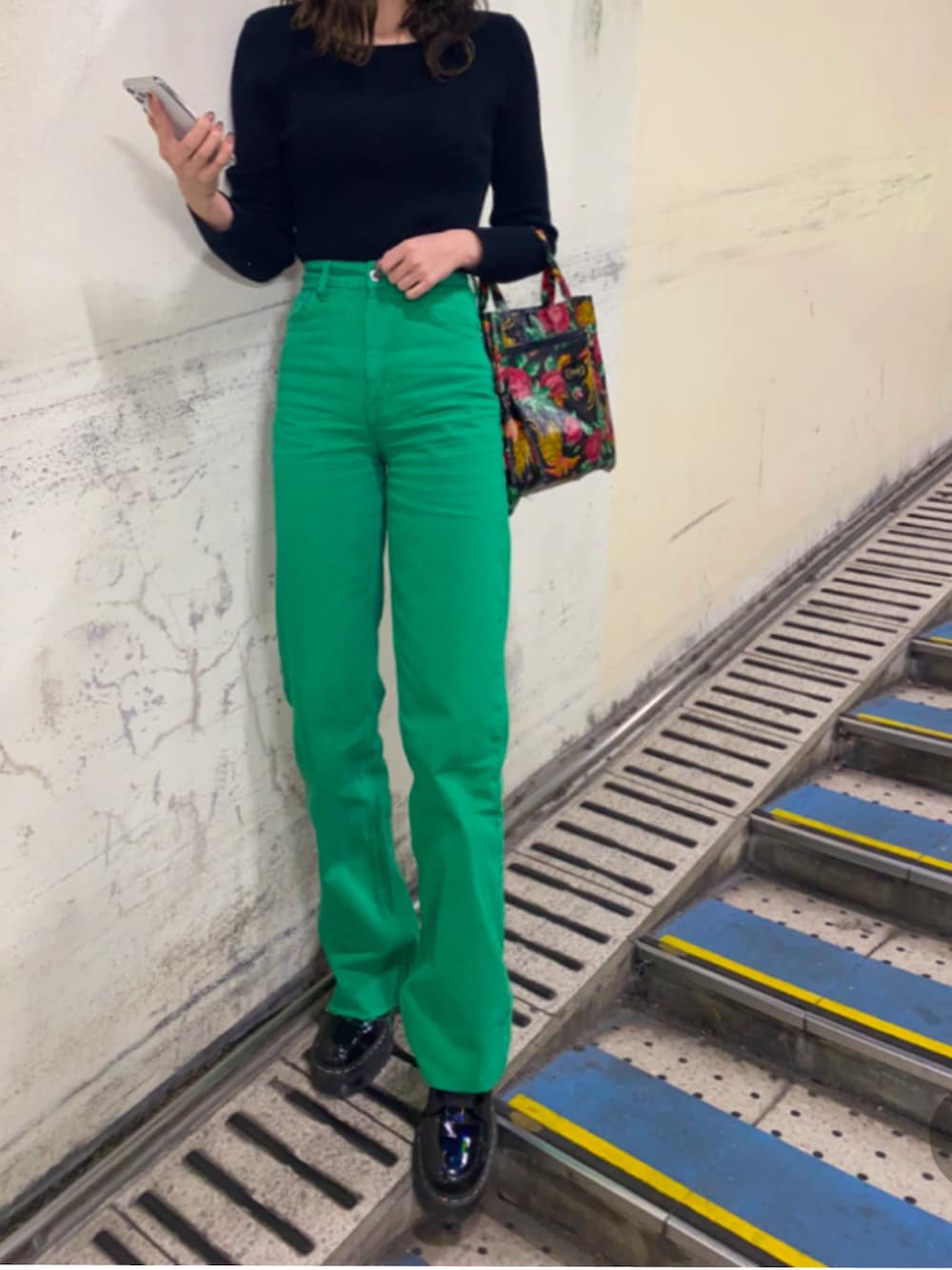 「ootd、ZARA、グリーン」｜「ZARAのアイテム（デニムパンツ、グリーン系）」を使った、小鳥さん（レディース・171cm）の春コーディネートの1枚目の写真