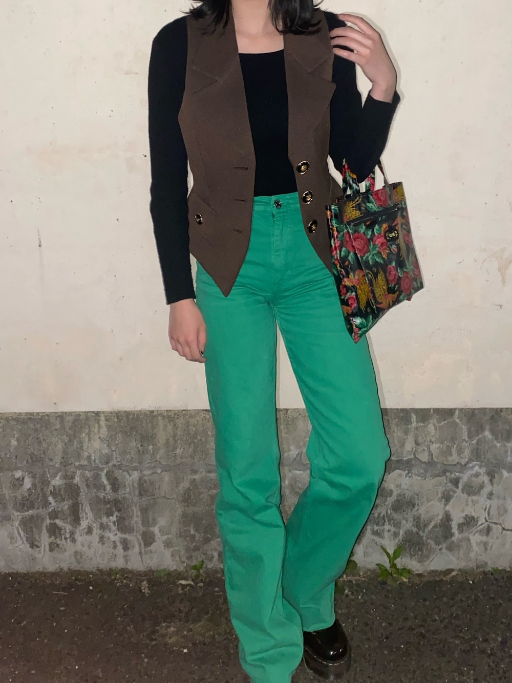 「ZARA、ベスト、Dr.Martens、グリーン、春コーデ」｜「古着のアイテム（ジャケット/アウター、ブラウン系）」を使った、小鳥さん（レディース・171cm）の春コーディネートの1枚目の写真