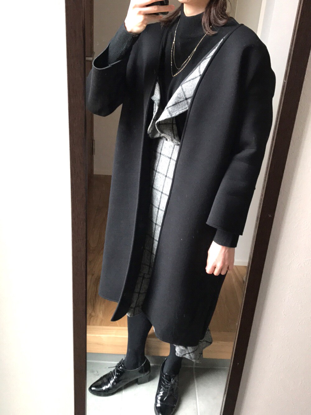「大人カジュアル、シンプル、プチプラ、GRL、フリル、アベイル、ママコーデ、アガット、GU、ブラックコーデ」｜「うしろのうしろ（ノーカラージャケット、ブラック系）」を使った、KENIIさん（レディース・167cm）の冬コーディネートの1枚目の写真