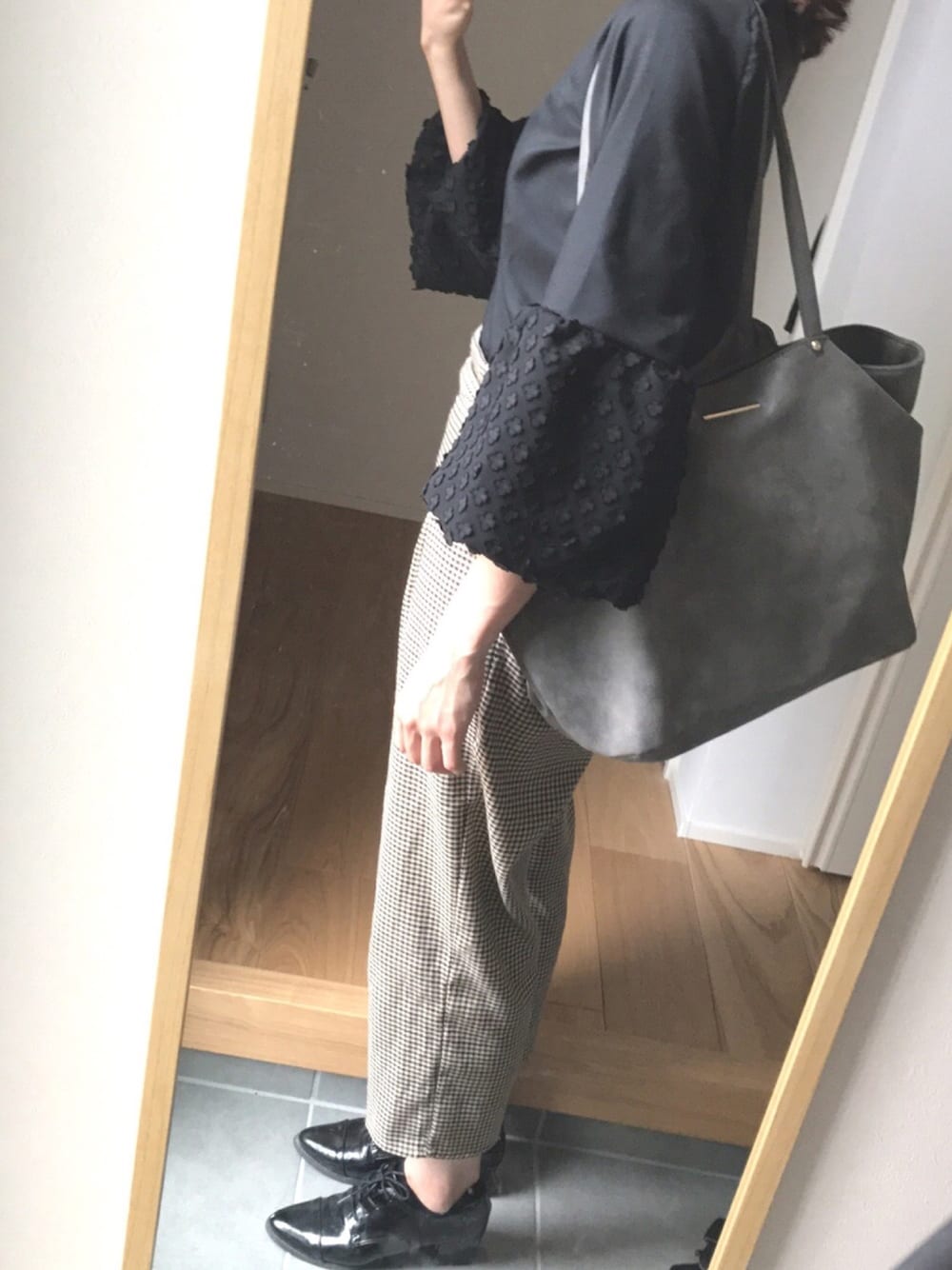 「ドラフトしまむら、しまむら、ボリューム袖、チエックパンツ、ハイウエストパンツ、オトナカジュアル、秋服準備はじめました、秋コーデ、袖ボリューム、全身しまむら」｜「Availのアイテム（その他シューズ、ブラック系）」を使った、KENIIさん（レディース・167cm）の秋コーディネートの1枚目の写真