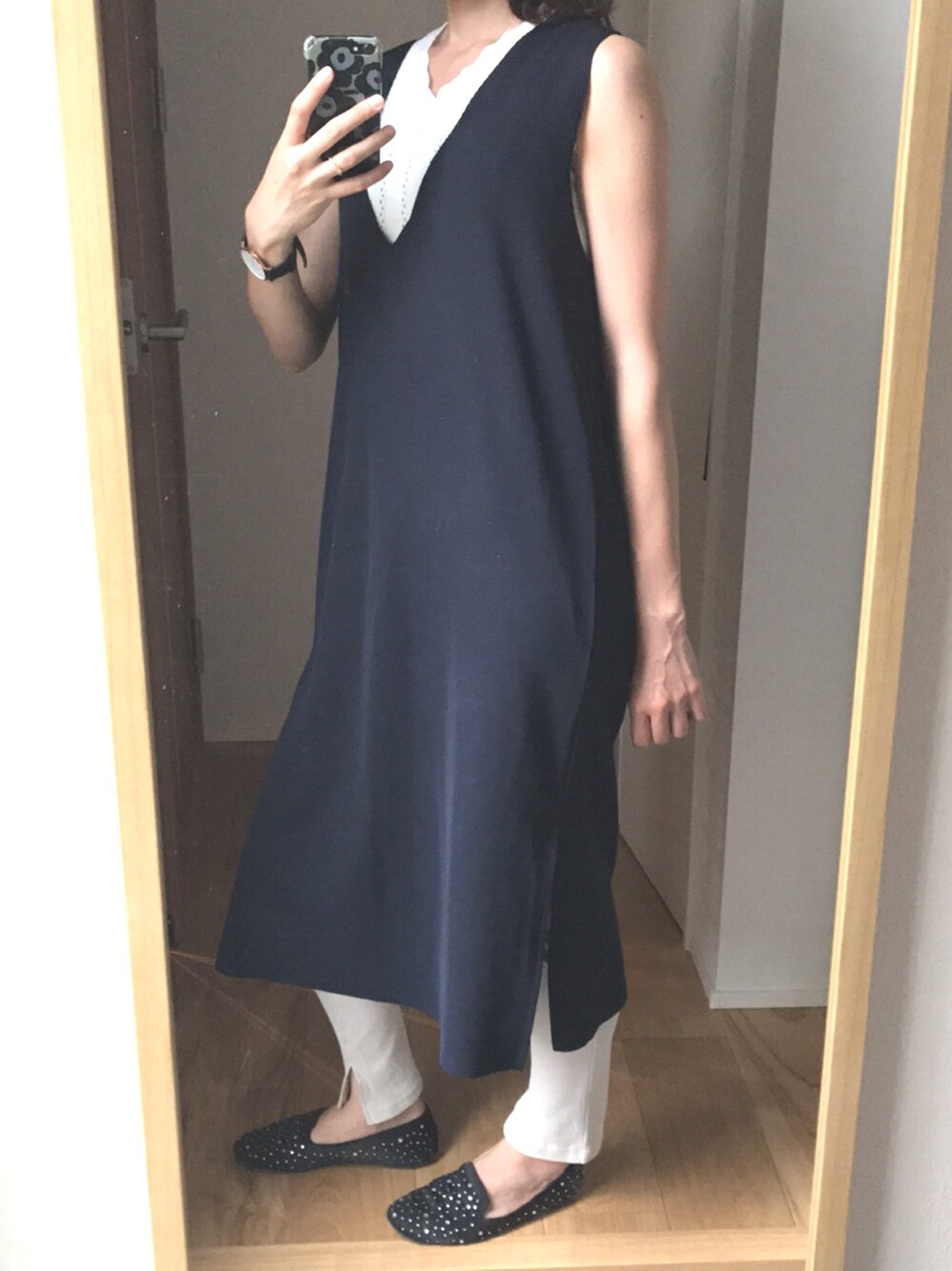 「ドラフトしまむら、秋服準備はじめました、しまむら、dholic、ユナイテッドアローズ、レギンス、Vネック、きれいめカジュアル、オトナカジュアル、プチプラ」｜「DHOLICの深Vネックスリーブレスワンピース（ワンピース、ブルー系）」を使った、KENIIさん（レディース・167cm）の秋コーディネートの1枚目の写真