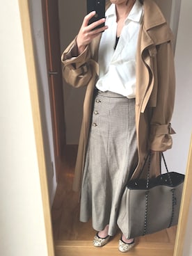「仕事コーデ」｜「アイテム（トレンチコート）」を使った、KENIIさん（レディース・167cm）の春コーディネート