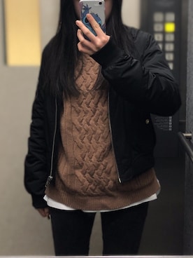 「ブラウンニット」｜「アイテム（MA-1）」を使った、momo∨̈さん（レディース・159cm）の冬コーディネート