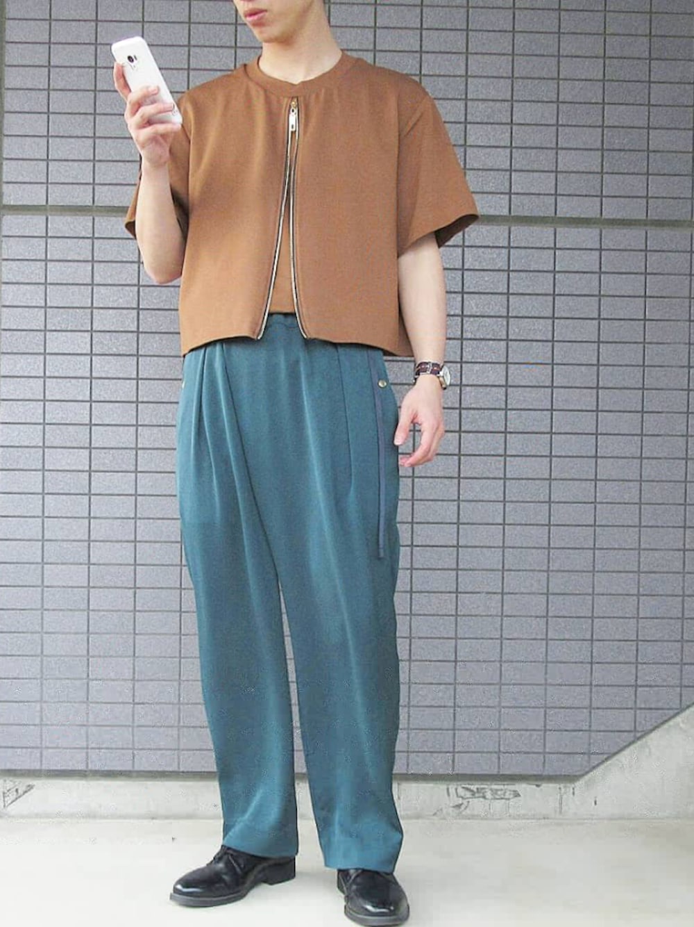 「はるコーデ、おしゃれさんと繋がりたい、ootd、今日のコーデ、春、CULLNI、プルオーバー、ワイドパンツ、革靴、STUDIOUS」｜「CULLNIの2018春夏　ジップデザインレイヤードプルオーバー =（Tシャツ/カットソー、ブラウン系）」を使った、Iさん（メンズ・168cm）の春コーディネートの1枚目の写真