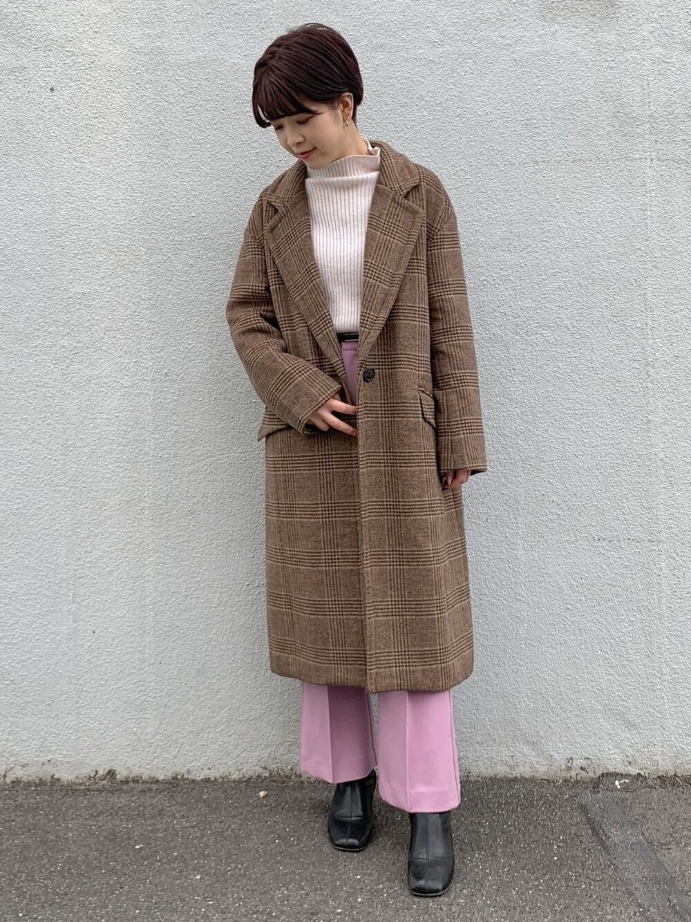 「ニットコーデ、コート、チェック、ootd、冬コーデ、低身長、150cm、フレアパンツ、ブラウン、ピンク」｜「FREE'S MARTの【Sシリーズ対応】◆ウール混オーバーチェスターコート（チェスターコート、ブラウン系）」を使った、томоиаさん（レディース・150cm）の秋コーディネートの1枚目の写真