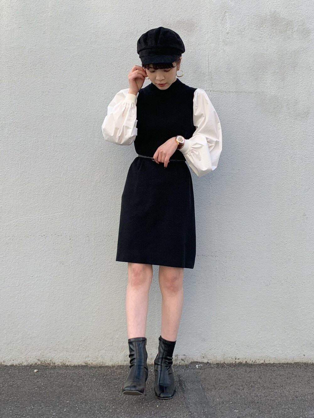「オトナカジュアル、低身長、ootd、秋冬コーデ、オールブラック、ショートブーツ、ドッキングワンピ、ワンピース、キャスケット」｜「FREE'S MARTの◇布帛ドッキングミニワンピース（ワンピース、ブラック系）」を使った、томоиаさん（レディース・150cm）の秋コーディネートの1枚目の写真