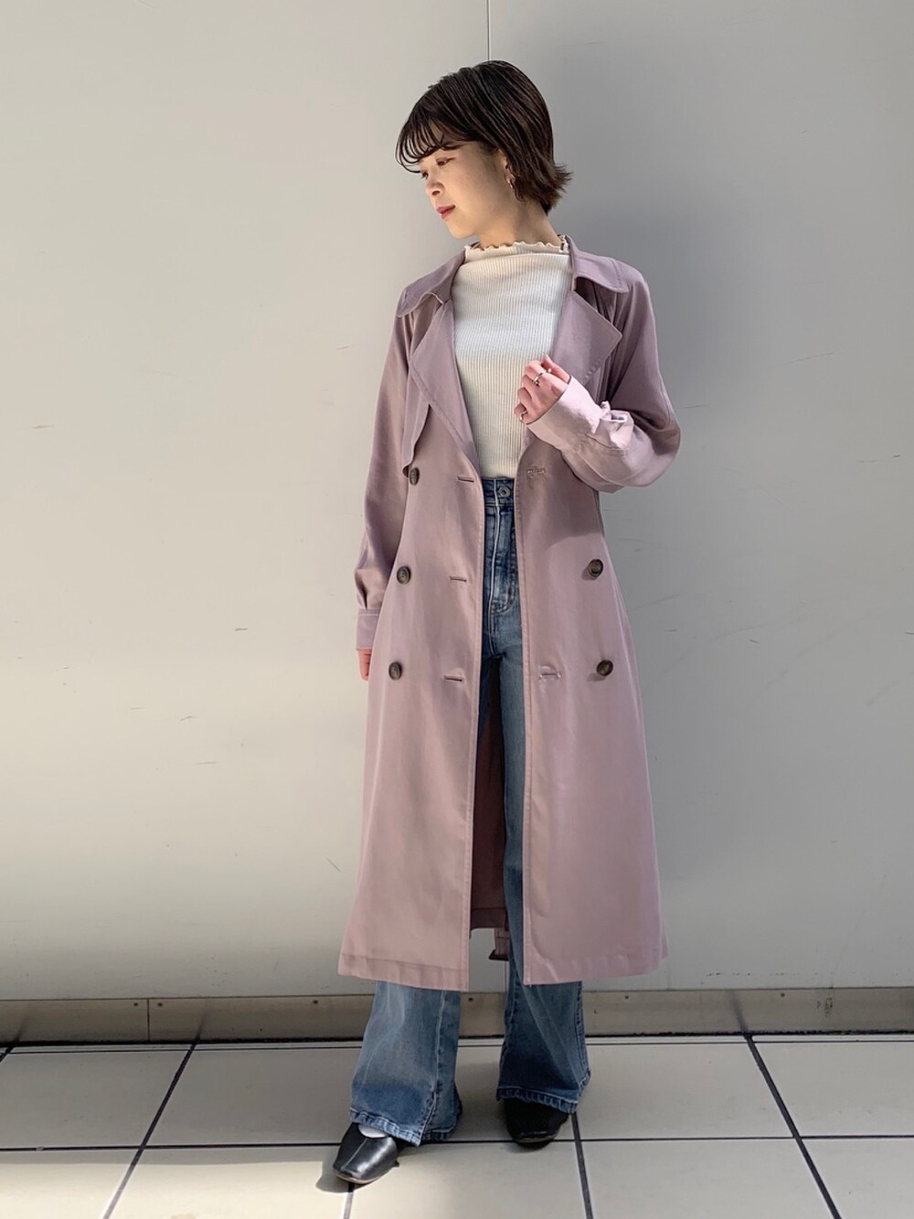 「FreesMart、フリーズマート(FREE'S MART)、春コーデ、休日スタイル、おしゃれさんと繋がりたい、ootd、カジュアル、くすみカラー、低身長コーデ、トレンチコート」｜「FREE'S MARTの【Sシリーズ対応】◆抜け襟トレンチコート（トレンチコート、パープル系）」を使った、томоиаさん（レディース・150cm）の春コーディネートの1枚目の写真