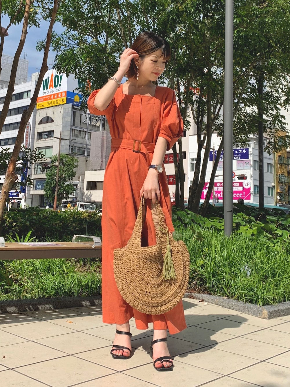 「フリーズマート(FREE'S MART)、これが私をアゲる服、夏コーデ、低身長、休日スタイル、オトナ女子、ootd、ワンピース、オレンジ、ボリューム袖」｜「FREE'S MARTの◆コクーンスリーブウエストマークワンピース（ワンピース、オレンジ系）」を使った、томоиаさん（レディース・150cm）の春コーディネートの1枚目の写真
