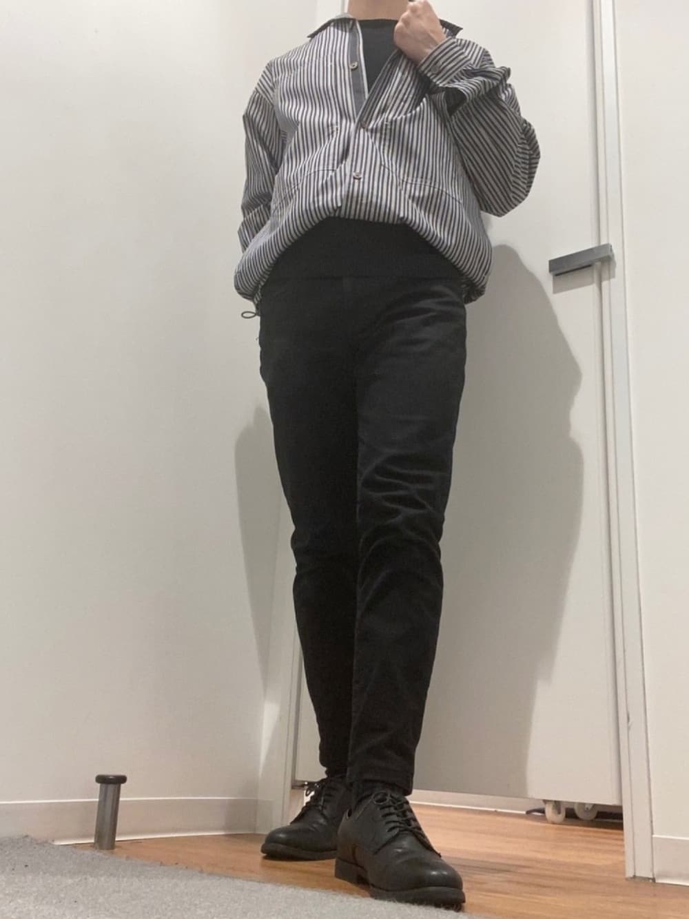 「春コーデ、キレイめ、UNIQLO、+J、モノトーン、福島、ジルサンダー、プラダ、おしゃれさんと繋がりたい、MB」｜「UNIQLOのアイテム（シャツ/ブラウス、ホワイト系）」を使った、足立佑介さん（メンズ・170cm）の春コーディネートの1枚目の写真