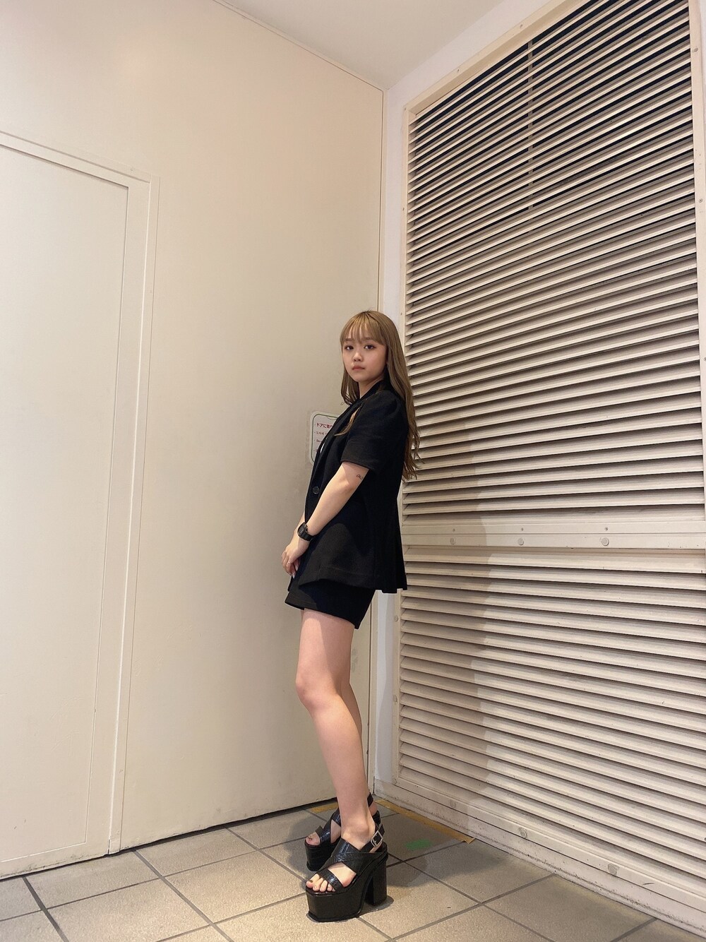 「ENVYM、シンプル、これが私をアゲる服、ootd、オトナカジュアル、低身長、セットアップ、ブラック、キレイめ、厚底サンダル」｜「ENVYMの鹿の子ＳＩＮＧＬＥＪＫ（テーラードジャケット、ブラック系）」を使った、TSUBASAさん（レディース・154cm）の春コーディネートの1枚目の写真