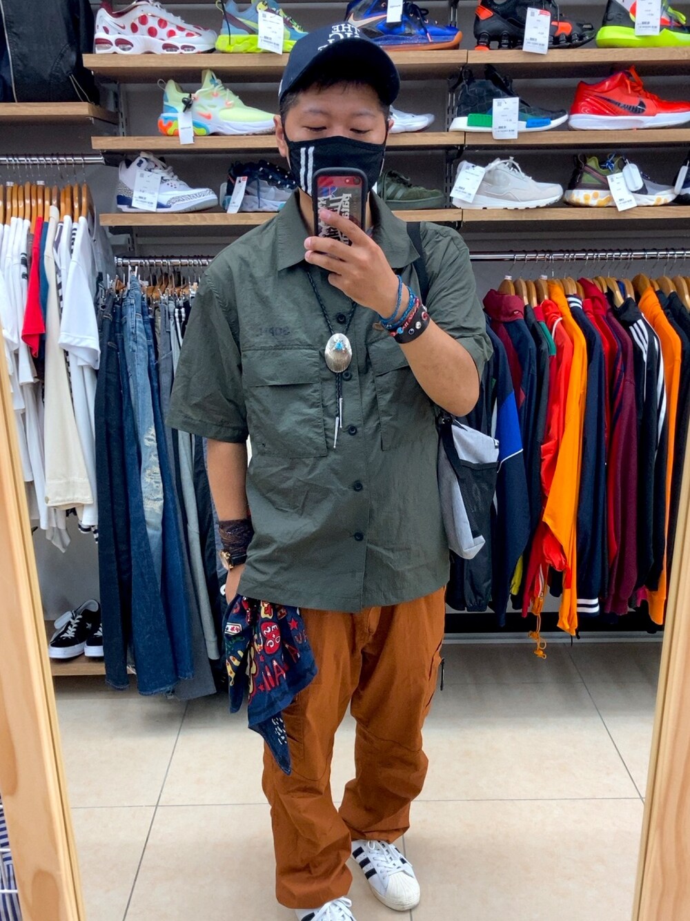「ハリウッドランチマーケット、GU、NEW ERA、adidas、休日スタイル、おしゃれさんと繋がりたい、working style、ミリタリー、ストリート、アメカジ」｜「GU by soph.のアイテム（シャツ/ブラウス、グリーン系）」を使った、TSUYOSHIさん（メンズ・163cm）の夏コーディネートの1枚目の写真