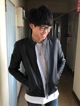 「誕生日」｜「アイテム（ライダースジャケット）」を使った、もっちーさん（メンズ・166cm）の春コーディネート