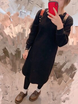 「UNIQLO（ユニクロ）のワッフルVネックワンピース（長袖）（ワンピース、ブラック系）」を使った、Arareさん（レディース・156cm）の冬コーディネート