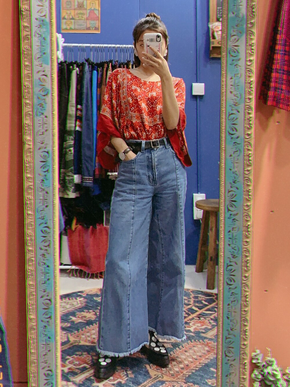 「red、denim、jeans、民族風」｜「TOKYO BOPPERのアイテム（その他シューズ、ブラック系）」を使った、BLAIRさん（レディース・155cm）の春コーディネートの1枚目の写真