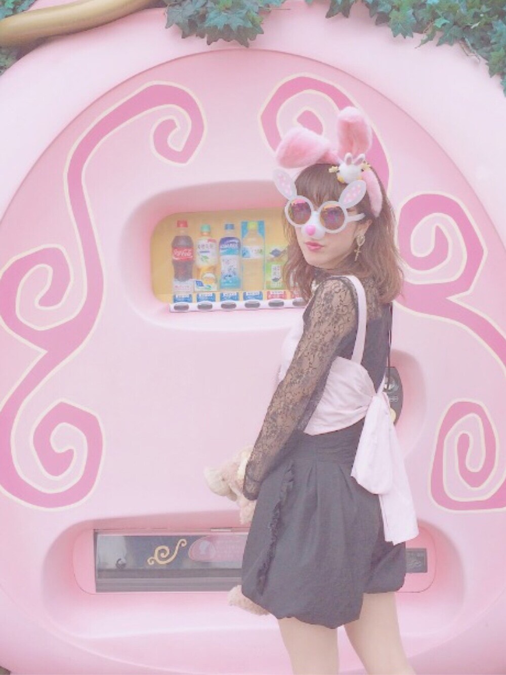 「ディズニー、ディズニーコーデ、ディズニーランド、ootd、春、pink、black、LARME」｜「HONEY MI HONEYのアイテム（キャミソール、ピンク系）」を使った、kumicoさん（レディース・163cm）の春コーディネートの1枚目の写真