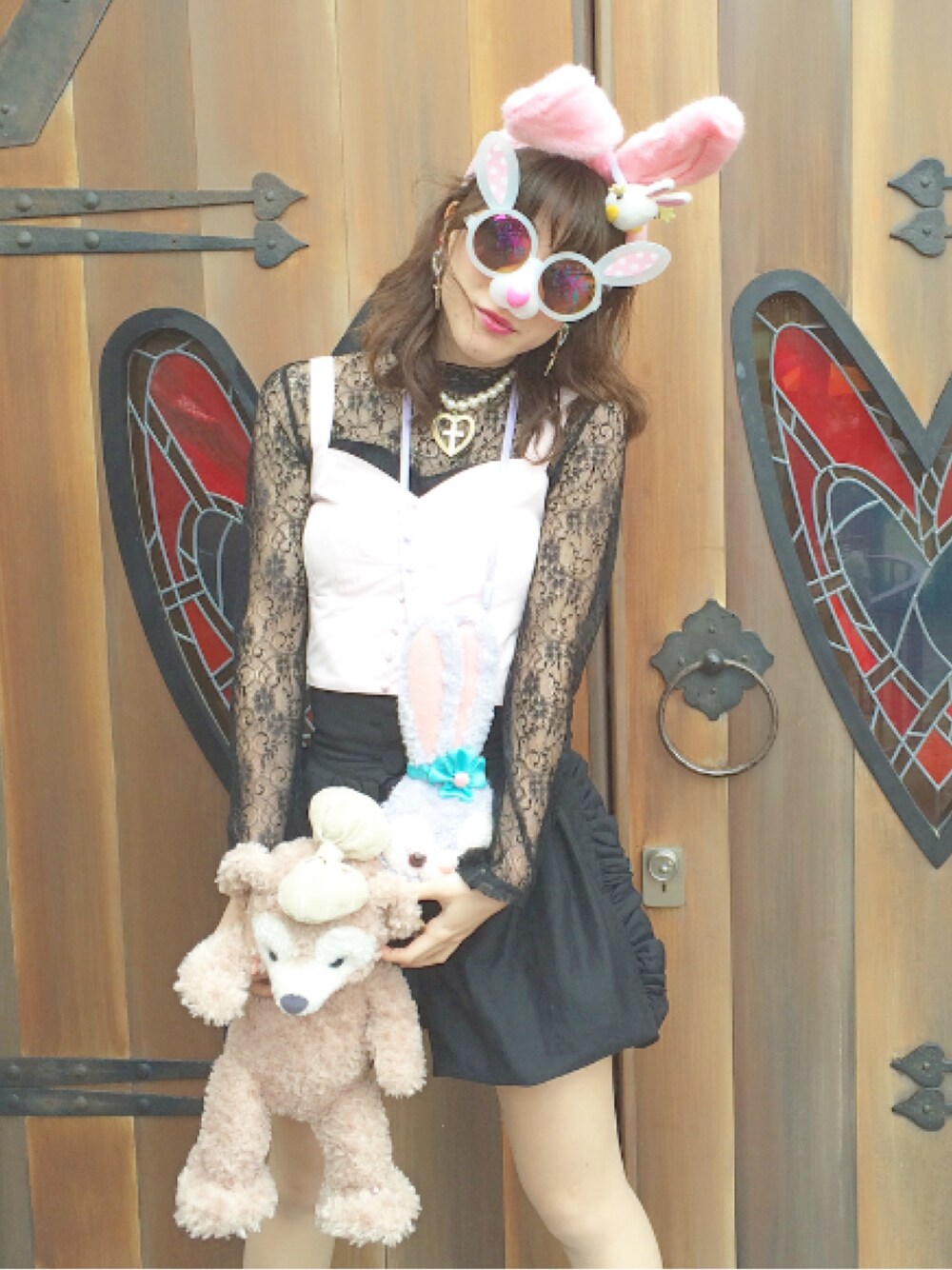 「春、LARME、ディズニー、ディズニーコーデ、ディズニーランド、ootd、pink、black、レース」｜「HONEY MI HONEYのアイテム（キャミソール、ピンク系）」を使った、kumicoさん（レディース・163cm）の春コーディネートの1枚目の写真