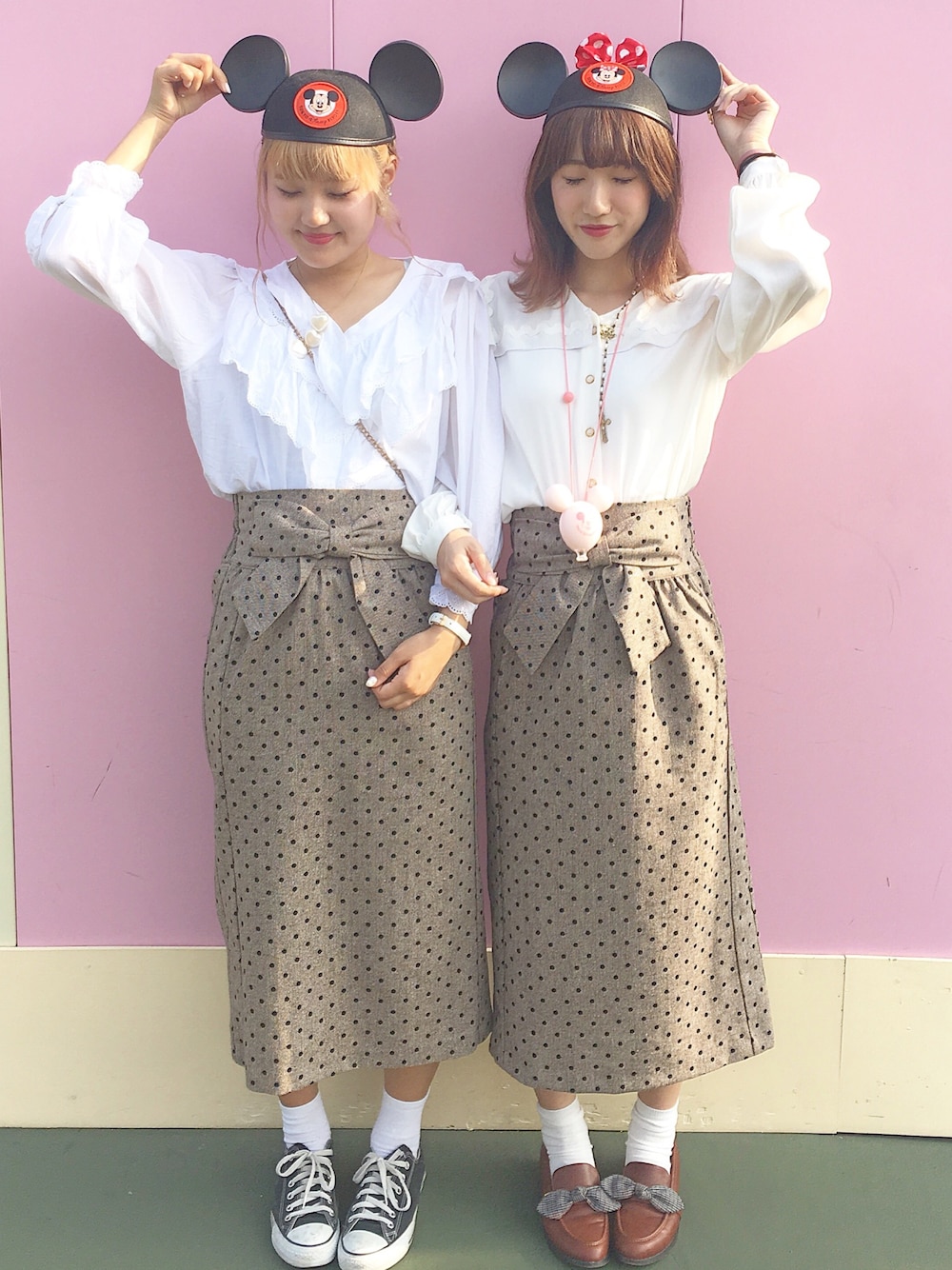 「双子コーデ、ディズニー、ディズニーコーデ、ootd、merryjenny、秋コーデ」｜「merry jennyのハイウエストリボンスカート（スカート、ブラウン系）」を使った、kumicoさん（レディース・163cm）の秋コーディネートの1枚目の写真