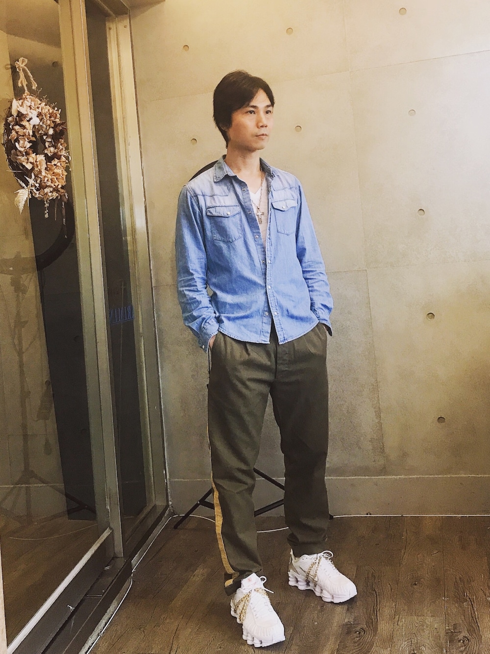 「DOLCE&GABBANAのアイテム（ネックレス、ゴールド系）」を使った、sermanさん（メンズ・176cm）の秋コーディネートの1枚目の写真