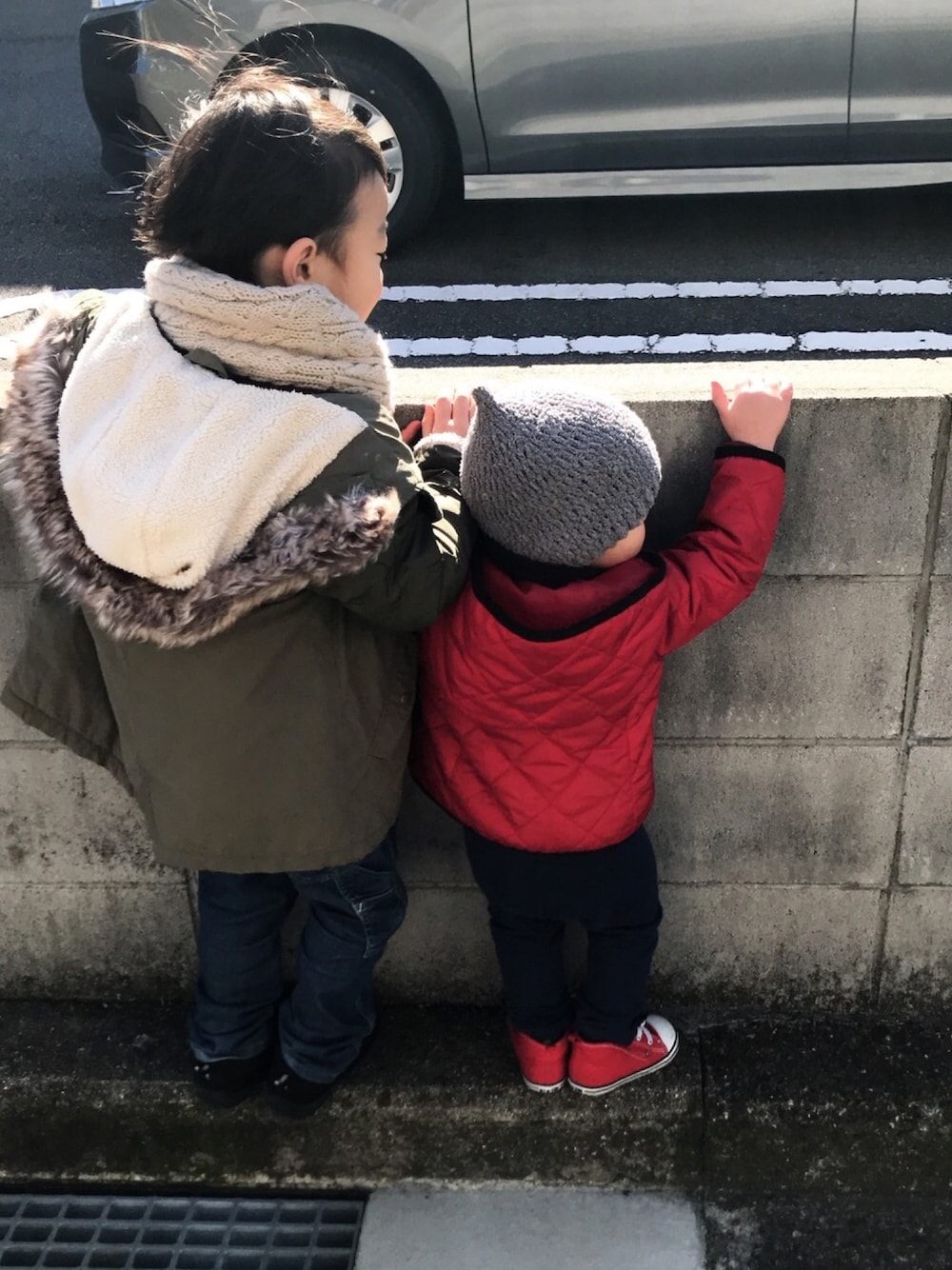 「キッズファッション、男の子、女の子」｜「COMME CA ISMの中綿入りキルトブルゾン（ブルゾン、レッド系）」を使った、tori&chumさん（キッズ・110cm）の冬コーディネートの1枚目の写真