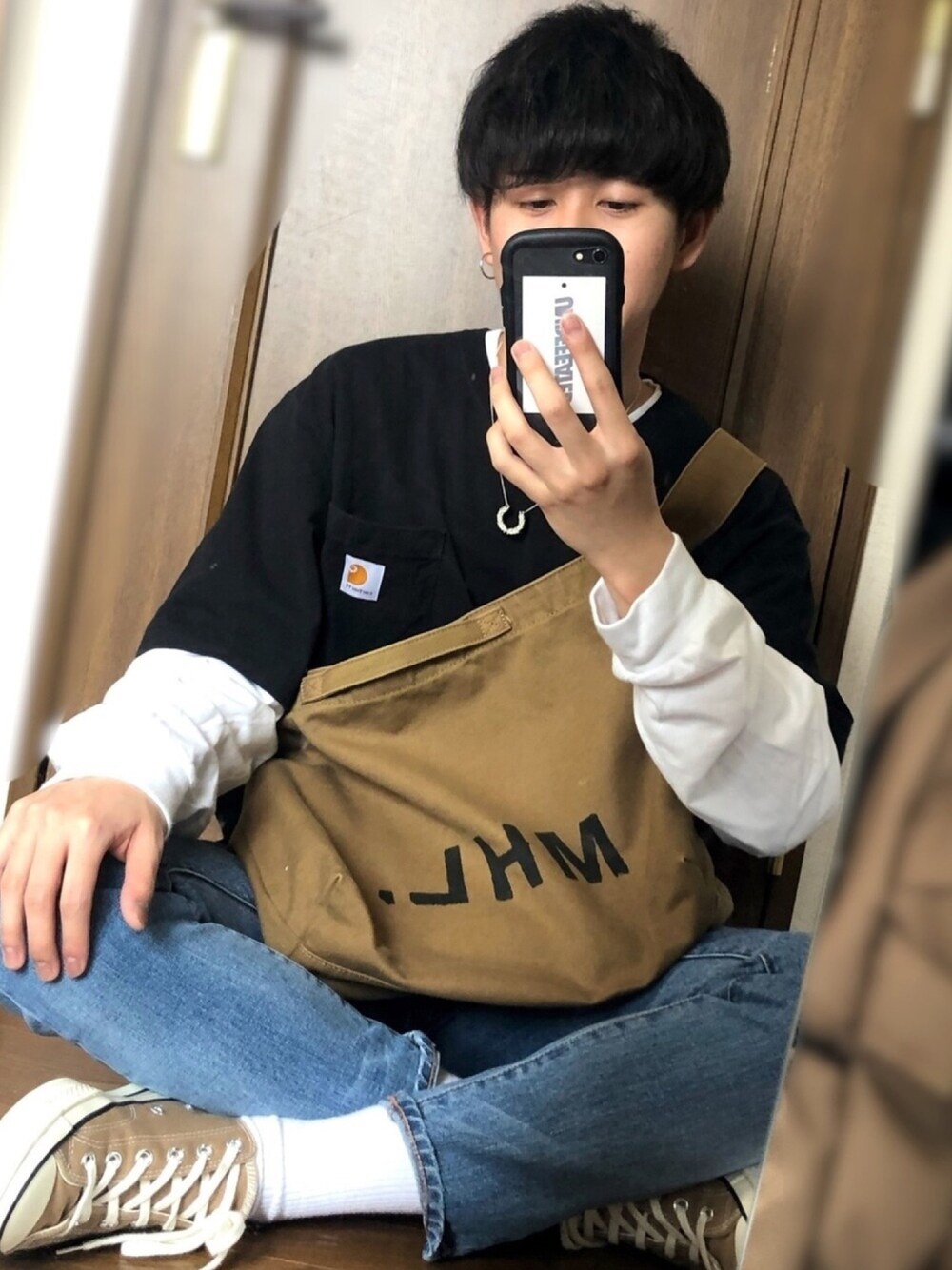 「シンプルコーデ、おしゃれさんと繋がりたい、夏コーデ、春コーデ、古着、カジュアル、プチプラ、u170、休日スタイル、低身長」｜「Carharttのcarhartt(カーハート) ビッグシルエット ポケット半袖 ロゴ Tシャツ Workwear Pocket 1/2 Sleeve T-Shirts（Tシャツ/カットソー、ブラック系）」を使った、ふみのすけさん（メンズ・168cm）の春コーディネートの1枚目の写真