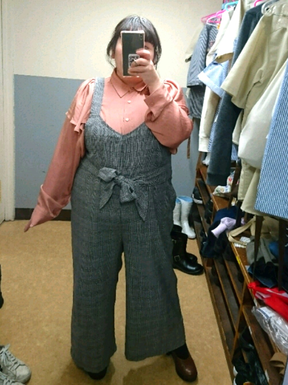 「でぶ、デブでもオシャレしたい、ぽっちゃり、大きいサイズ、サロペット」｜「Lazy Swanのアイテム（ドレスシューズ、ブラウン系）」を使った、えなじーさん（レディース・156cm）の秋コーディネートの1枚目の写真